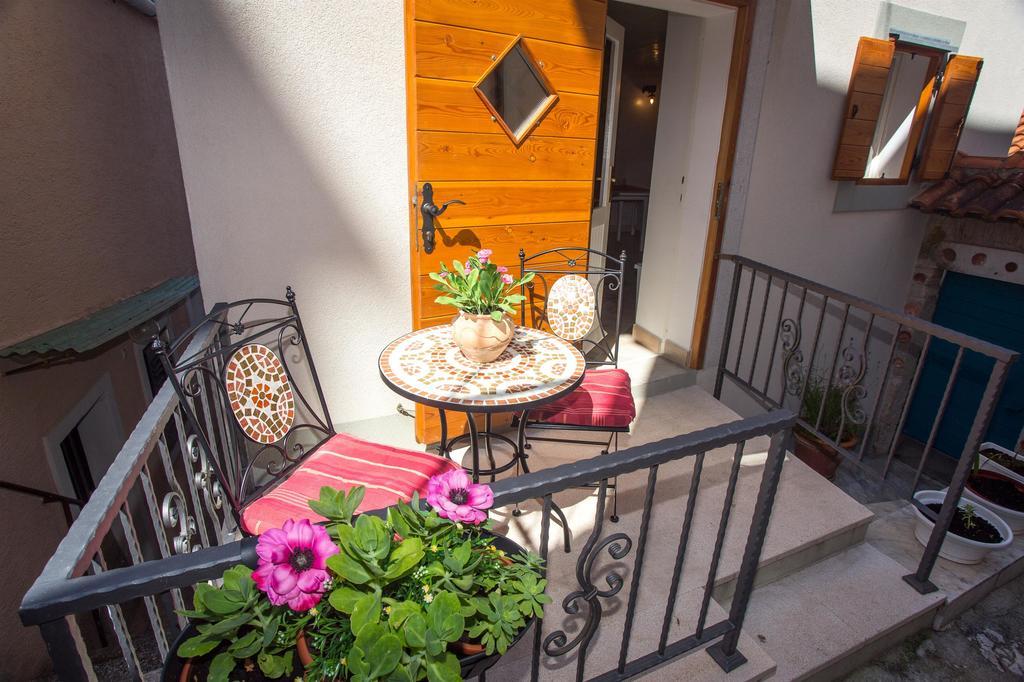Holiday Home Smokovec Vrbnik Exterior foto